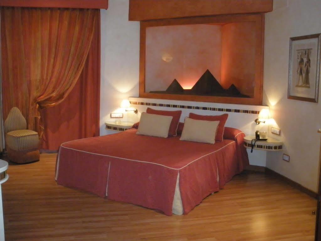 Hotel Alkalat Alcalá de Guadaira Exteriör bild